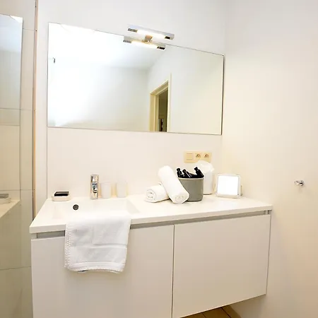 Residentie Rivella アパート