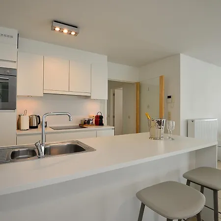 Residentie Rivella アパート *